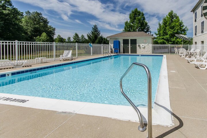 Pool 21 of 29