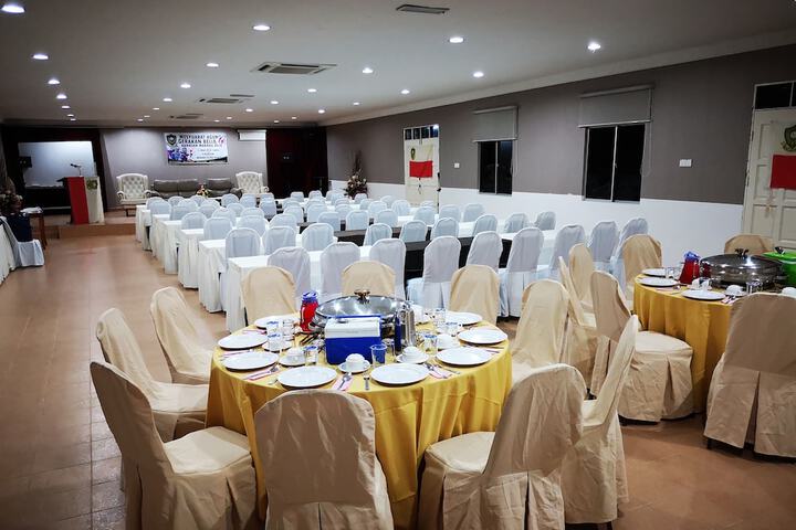 Ballroom/Hall 12 of 18