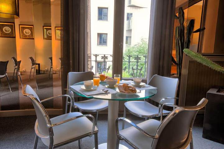 Breakfast area