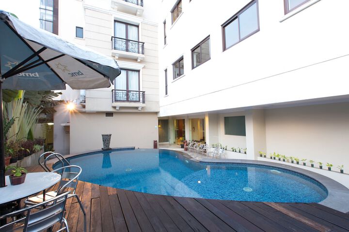 Pools & Facilities