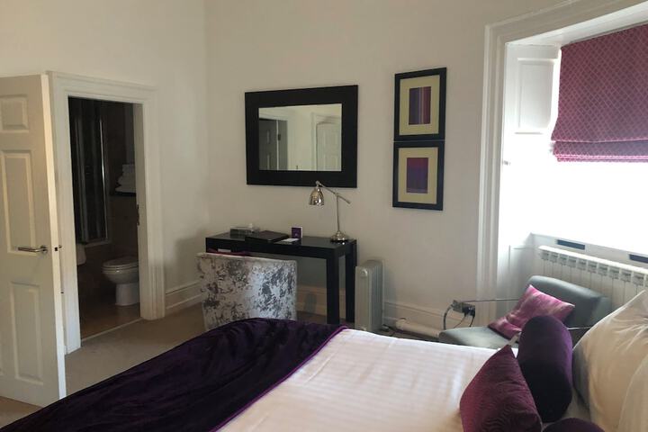 Room 26 of 85