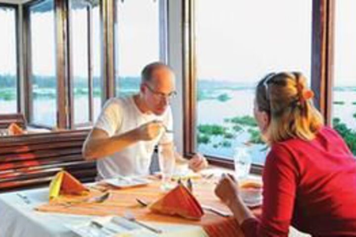 Dining 48 of 49