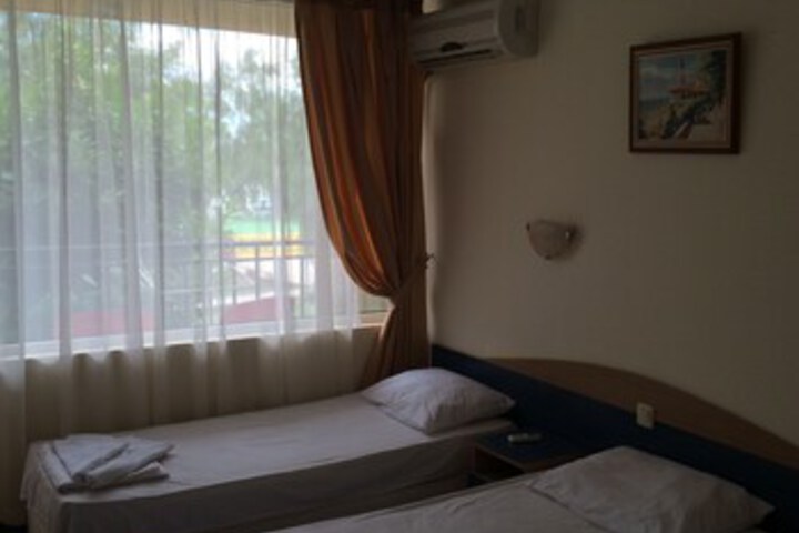Room 9 of 25