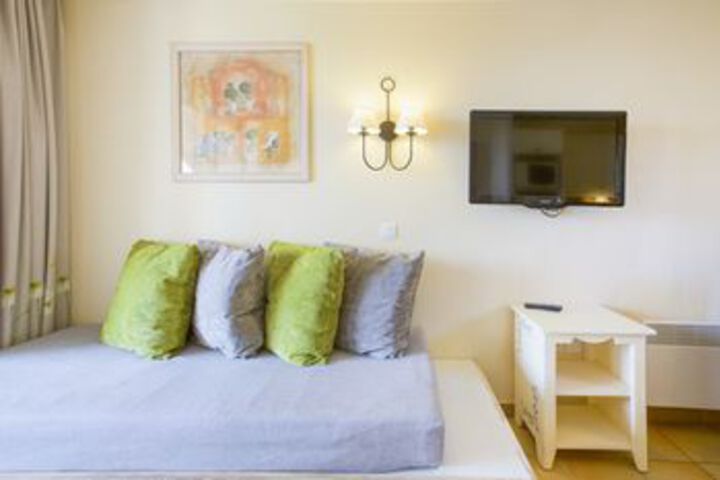 Room 65 of 228