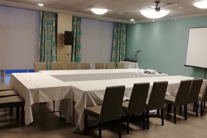 Business Center 87 of 93