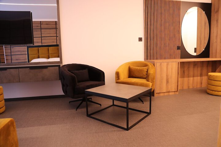 Room 13 of 21