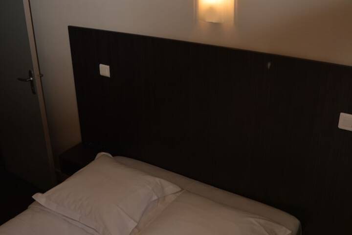 Room 2 of 18