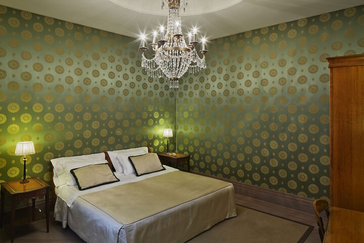 Room 9 of 60