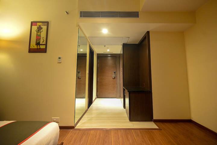 Room 7 of 33