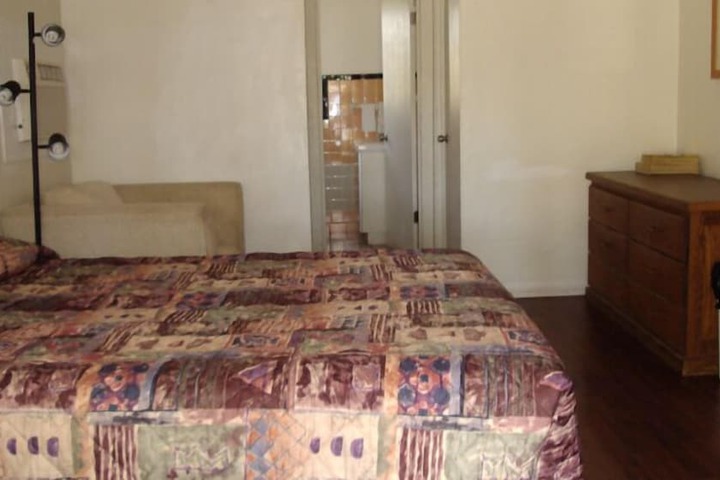 Room 11 of 38