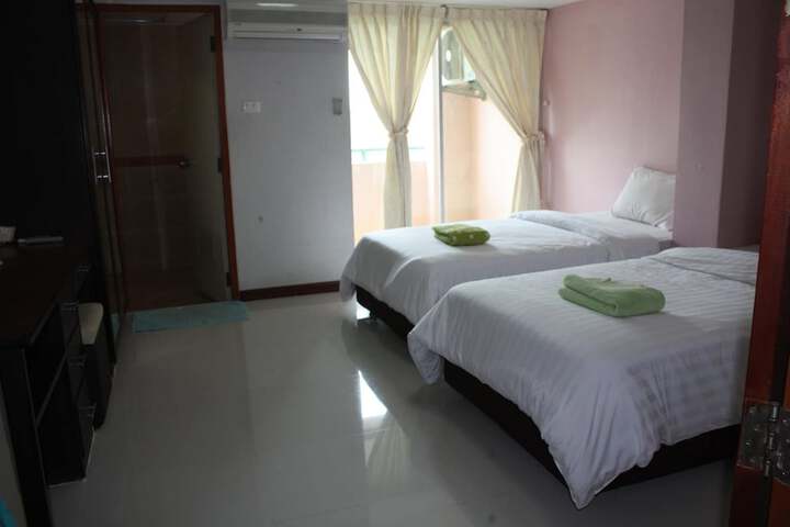 Room 28 of 68