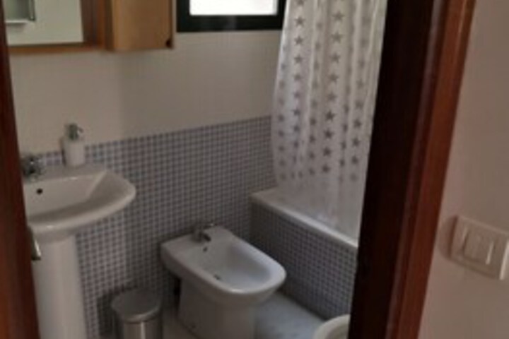 Room 2 of 8