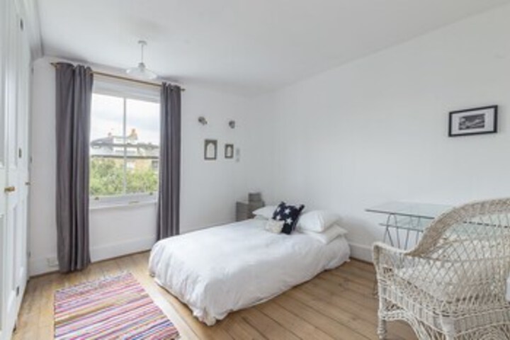 Room 15 of 28