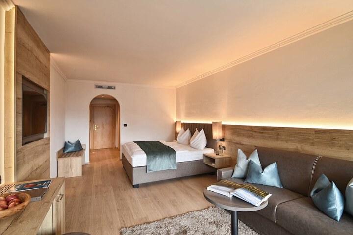 Room 8 of 76