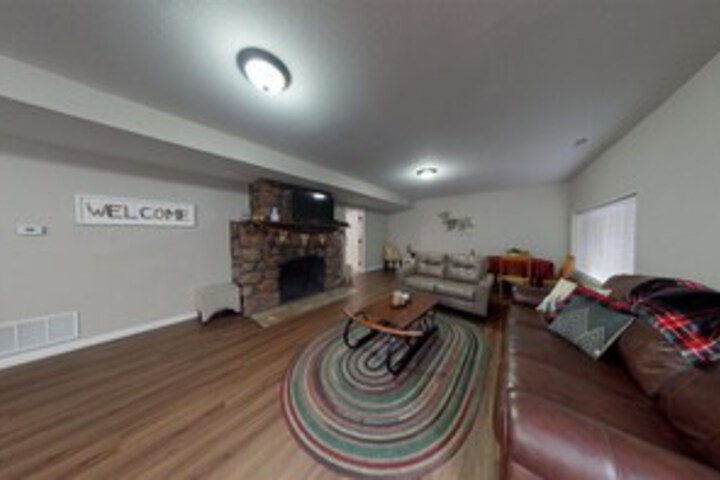 Room 4 of 28