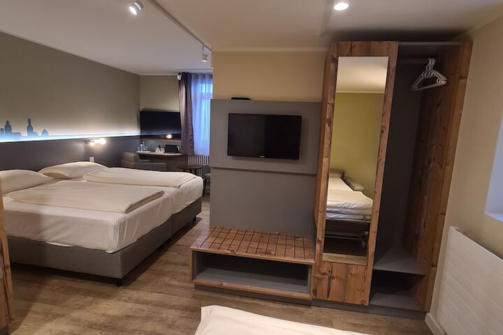 Room 21 of 94