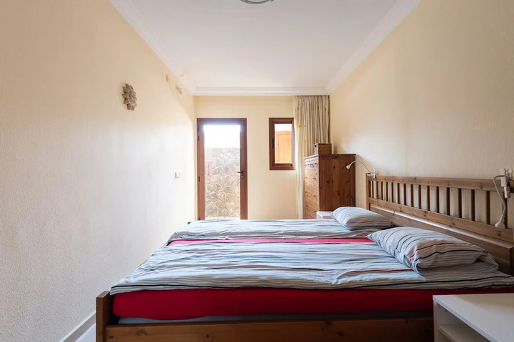 Room 4 of 12