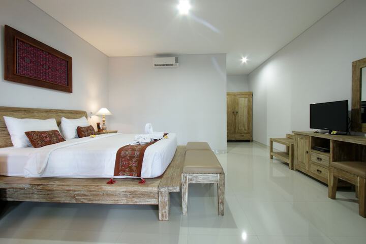 Room 3 of 28