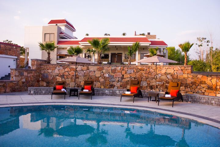 Pool 40 of 64