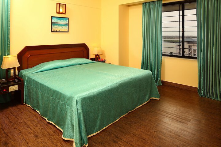 Room 7 of 33