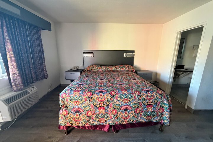 Room 3 of 20