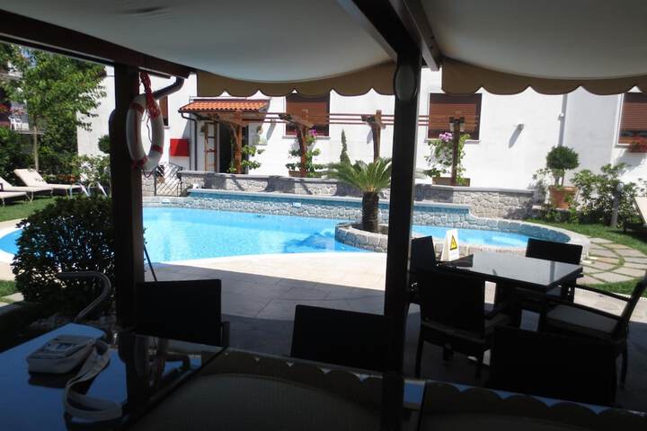 Pools & Facilities