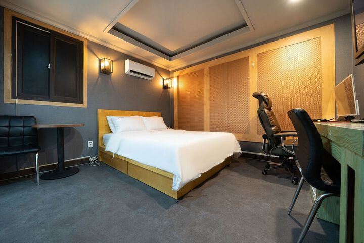 Room 27 of 128