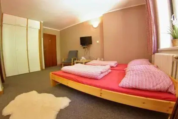 Room 3 of 10