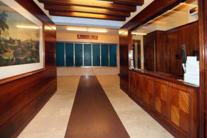 Ballroom/Hall 14 of 22