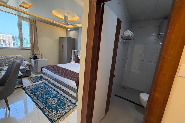 Room 11 of 40
