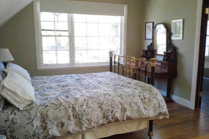 Room 2 of 33
