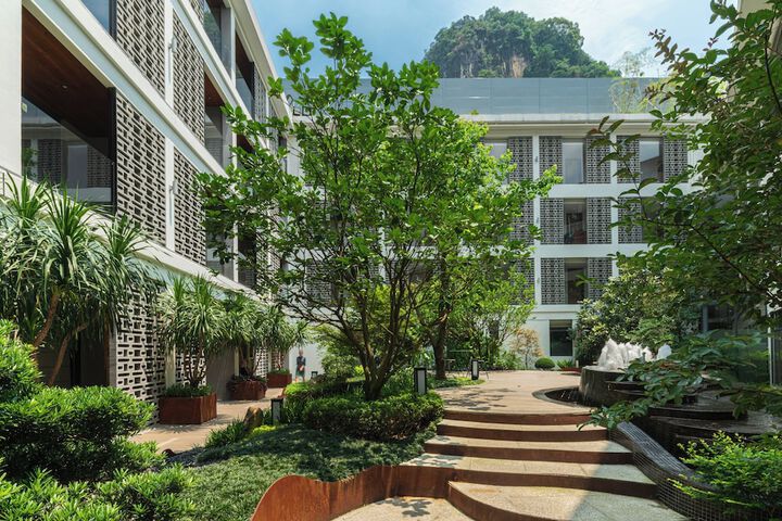 Hotel Exterior 68 of 80