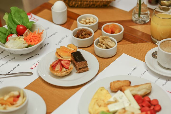 Breakfast/Coffee Service 75 of 133