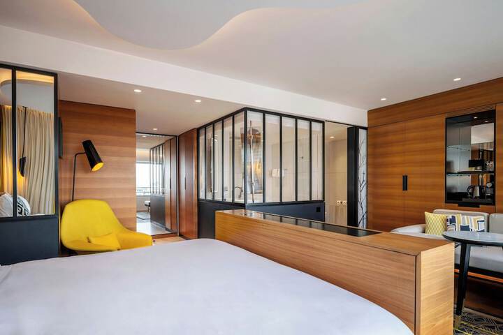 Room 60 of 186