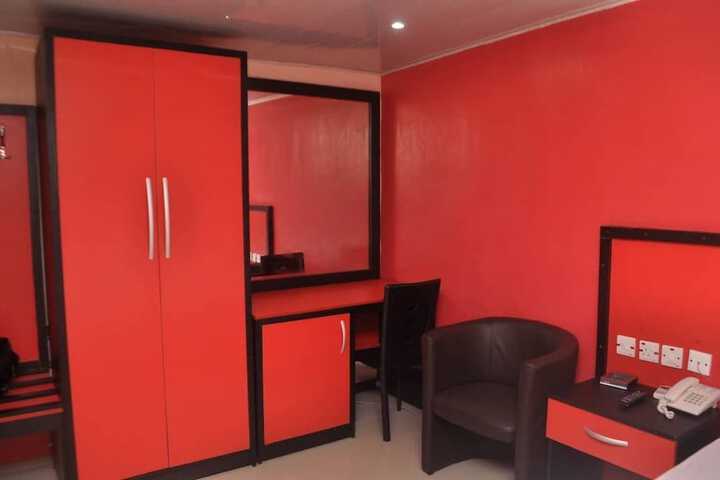 Room 5 of 22