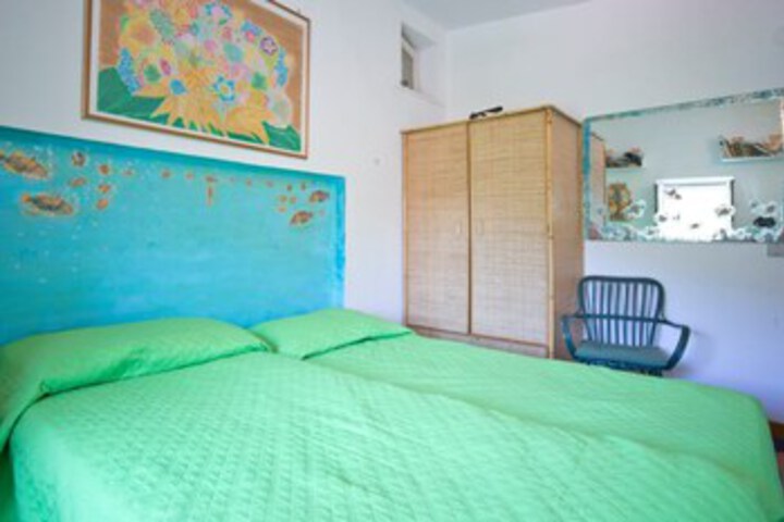 Room 10 of 18