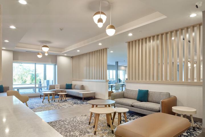 Lobby lounge