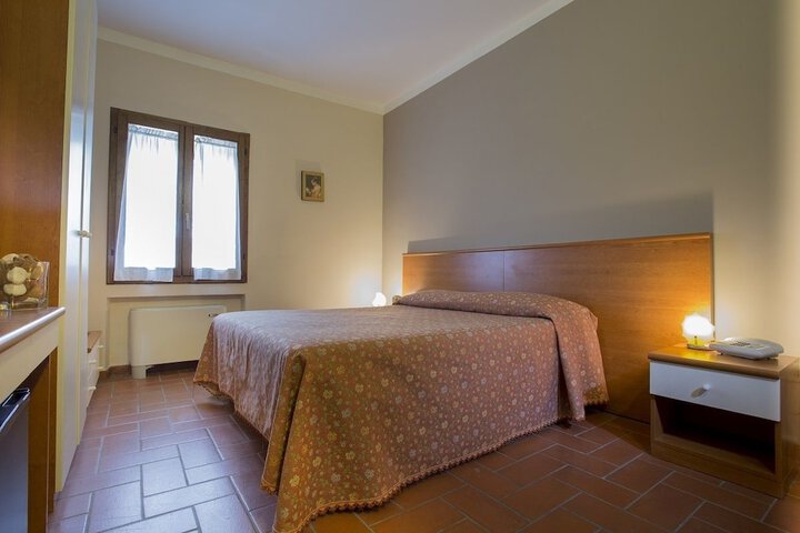 Room 2 of 8