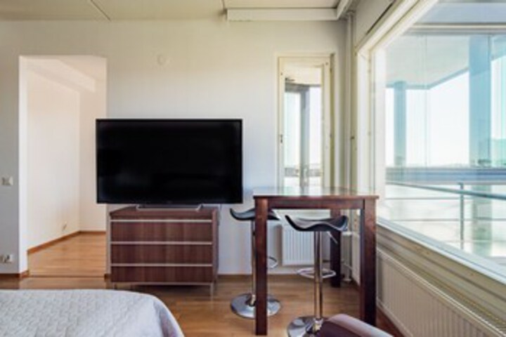 Room 9 of 17
