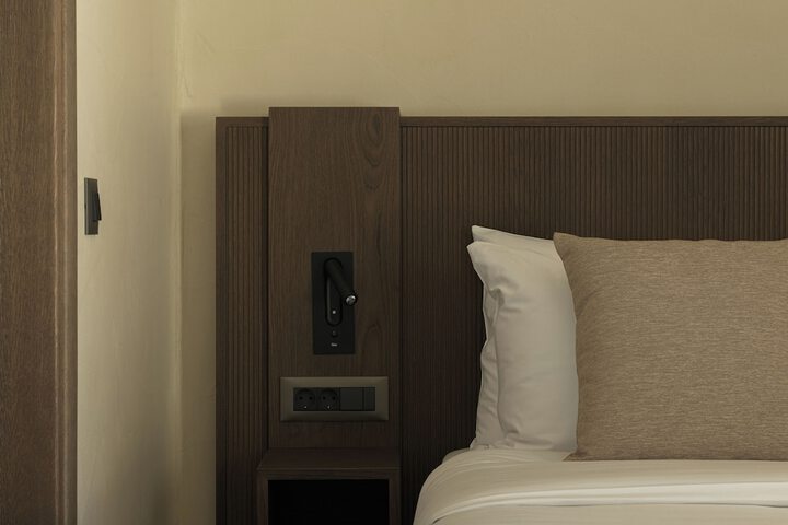 Room 27 of 252