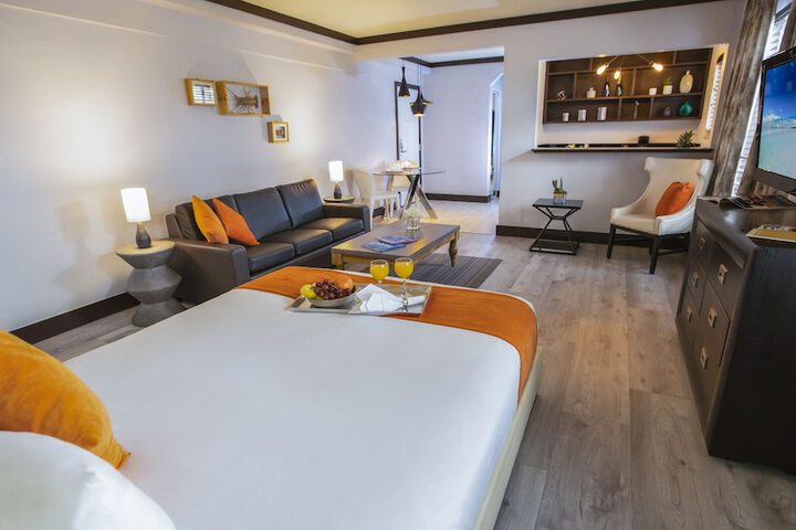 Studio Queen Bed (8 of 44)