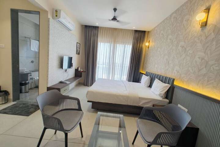 Room 10 of 30