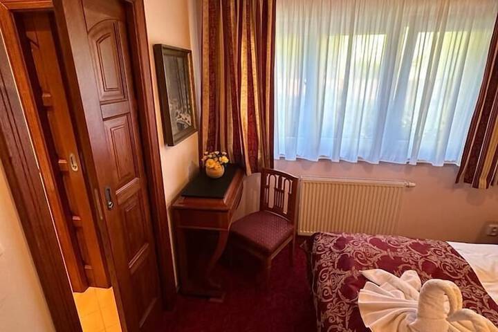 Room 43 of 106
