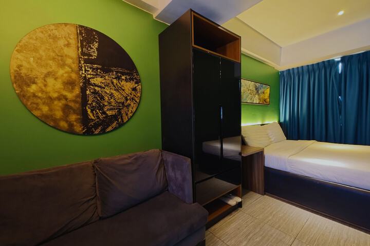Room 13 of 28