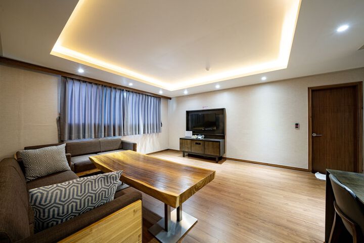 Room 80 of 119