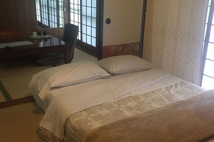Room 15 of 68