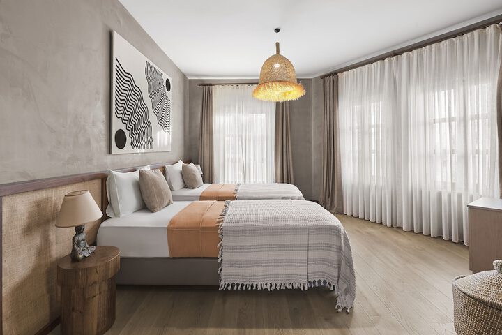 Room 18 of 77