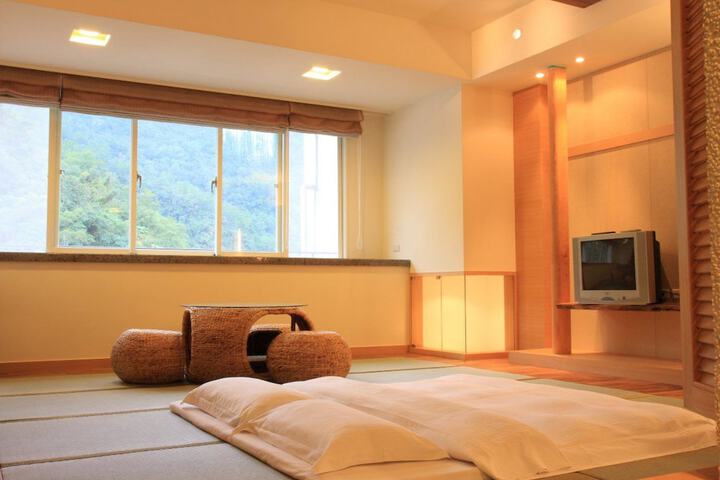Room 9 of 50