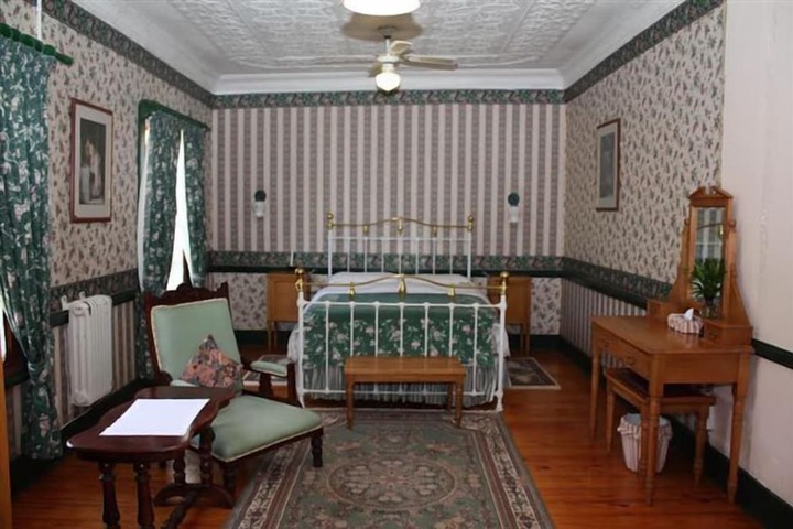 Room 2 of 7