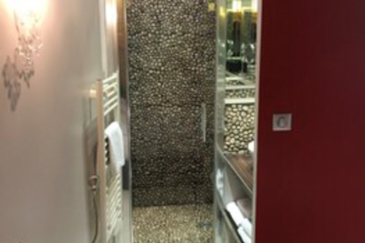Room 2 of 7
